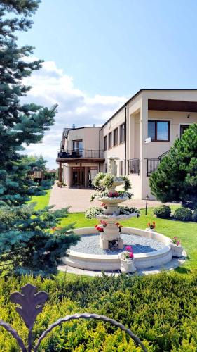 Znin Hotel | Gościniec Krys