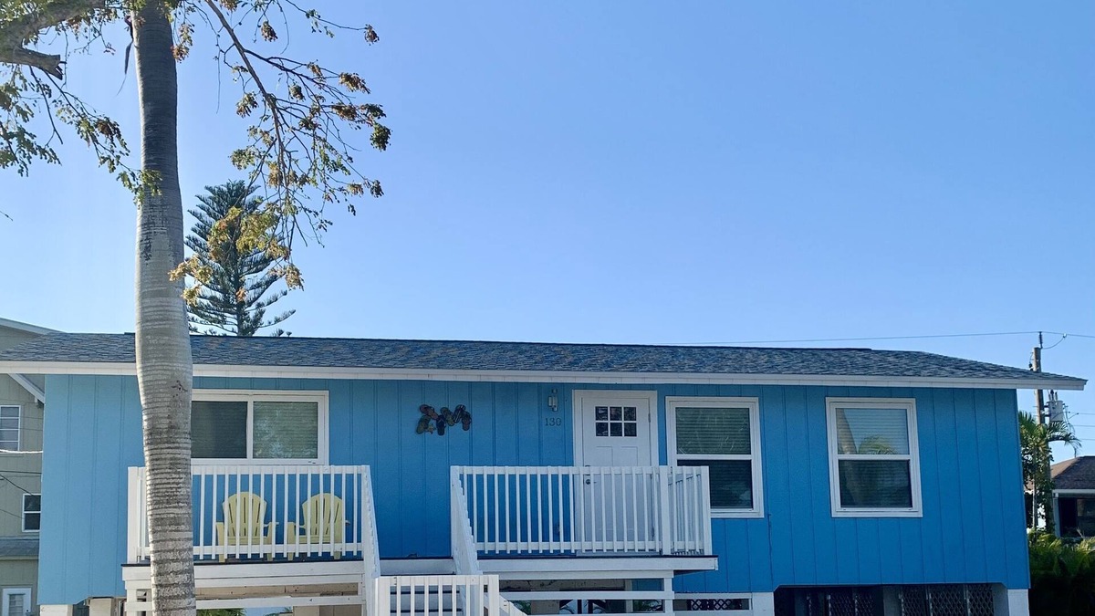 Mid Island House | "GO BIG BLUE" - Beach Cottage - Amazing Beach Location!