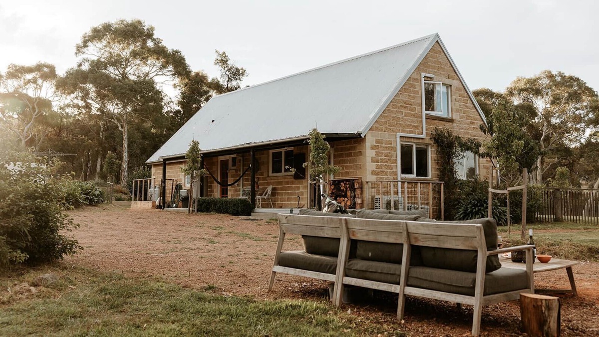 Mulloon Cottage | Go bush stay lux in 100 acres of natural wilderness.