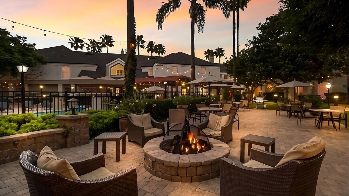 Torrance Resort | Go for a Splash on Torrance Beach! Full Kitchen, Free Breakfast, Pets Allowed!