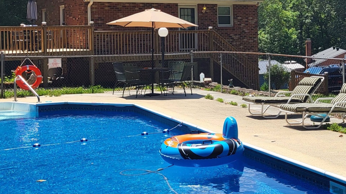 Lynchburg House | Go for a swim! Cozy, private 2-bedroom guest house with pool, near colleges.