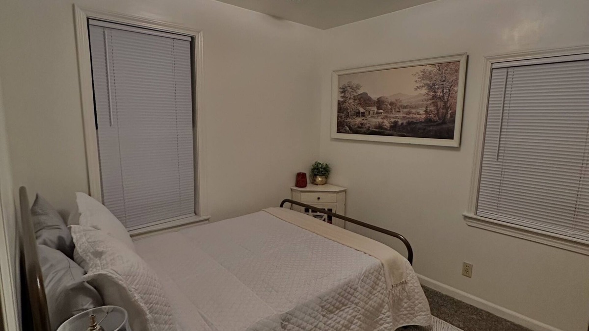 Lansing House | GO GREEN RETREAT:10min MSU; 11min Sparrow; 7min Reo Town-QUIET & COZY