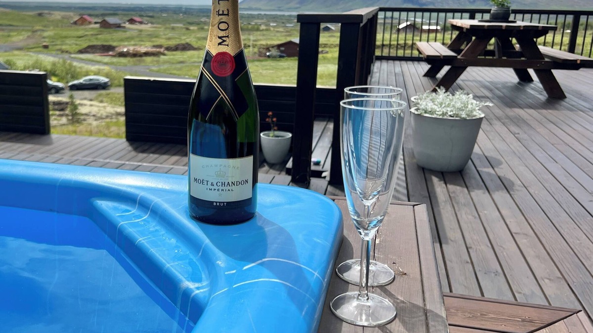 Selfoss Cabin | Golden Circle, luxury cabin with 360° view, hot tub & Sauna - 45 min from Rvk.