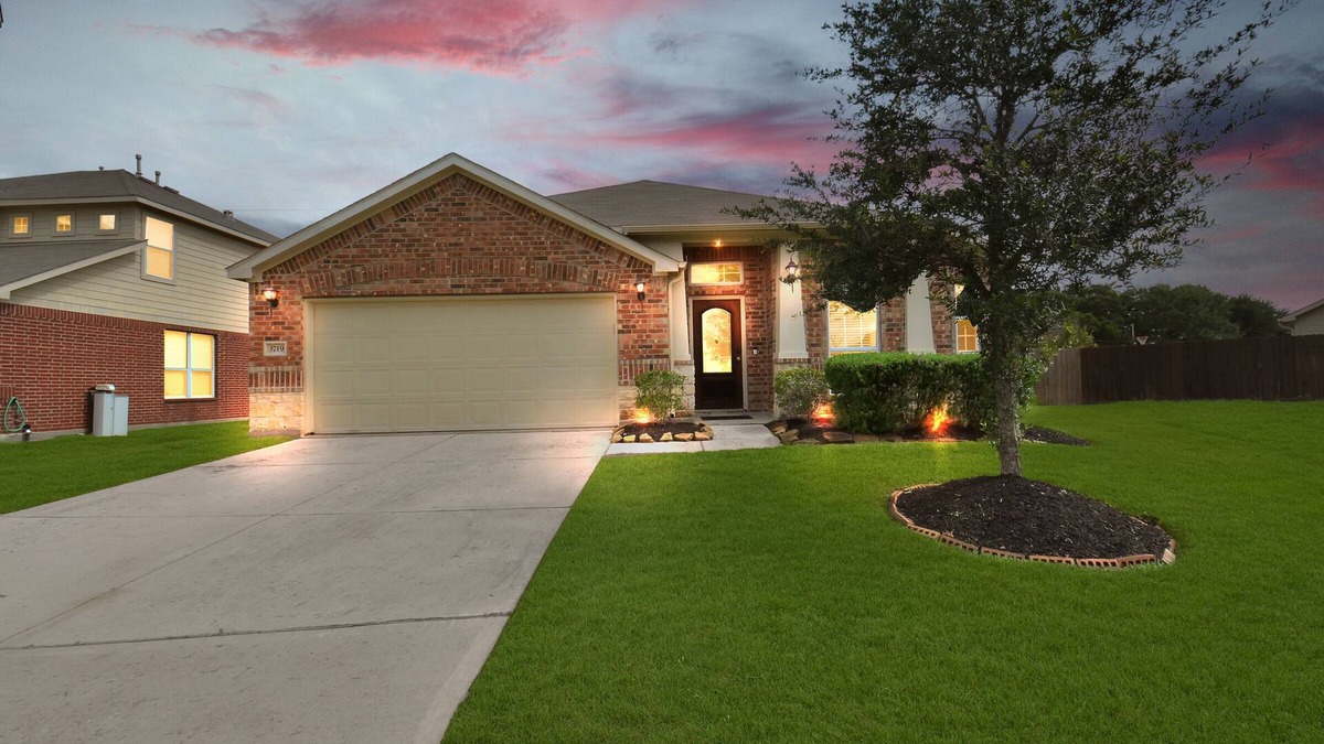 Houston House | Go see SHEN YUN, Tulum theme getaway, Turo Escalade available to RSVP. JACUZZI