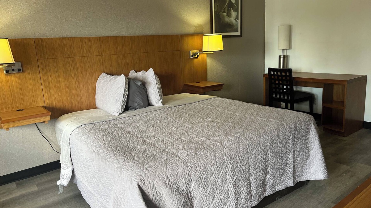Harlandale Hotel | GO2 Inn & Suites by Relianse