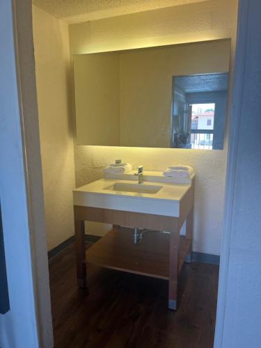 Harlandale Hotel | Go2 Inn & Suites By Relianse - San Antonio, TX