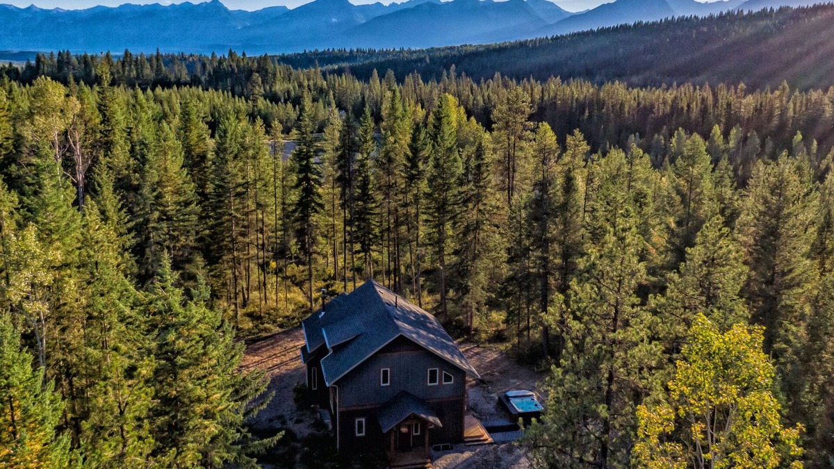 Golden Ski Chalet | Goat Mountain Chalet in the beautiful Blaeberry Valley