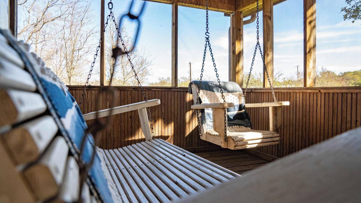 San Marcos Cabin | Goat-Tastic Retreat: Tub, Fire Pit, Porch & Pool