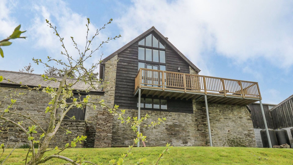 Westbrook Court Cottage | GOBLAEN BARN, pet friendly, character holiday cottage in Clyro