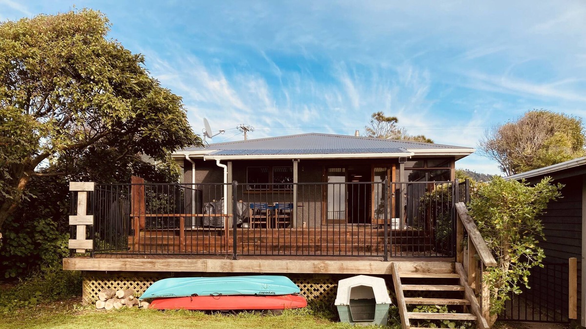 Pakawau Cottage | Godwit Cottage - Pākawau Beachfront Accommodation