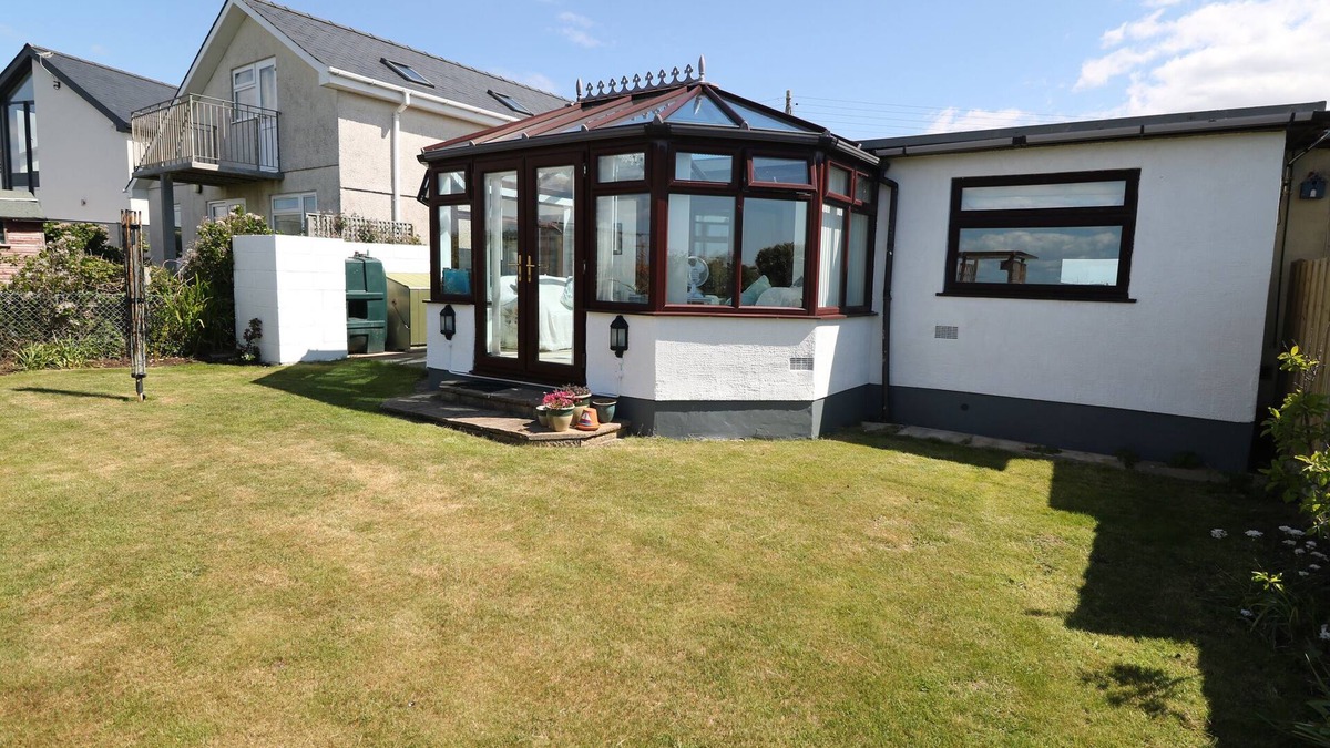 Llandanwg Cottage | GOETRA, pet friendly, country holiday cottage in Llandanwg