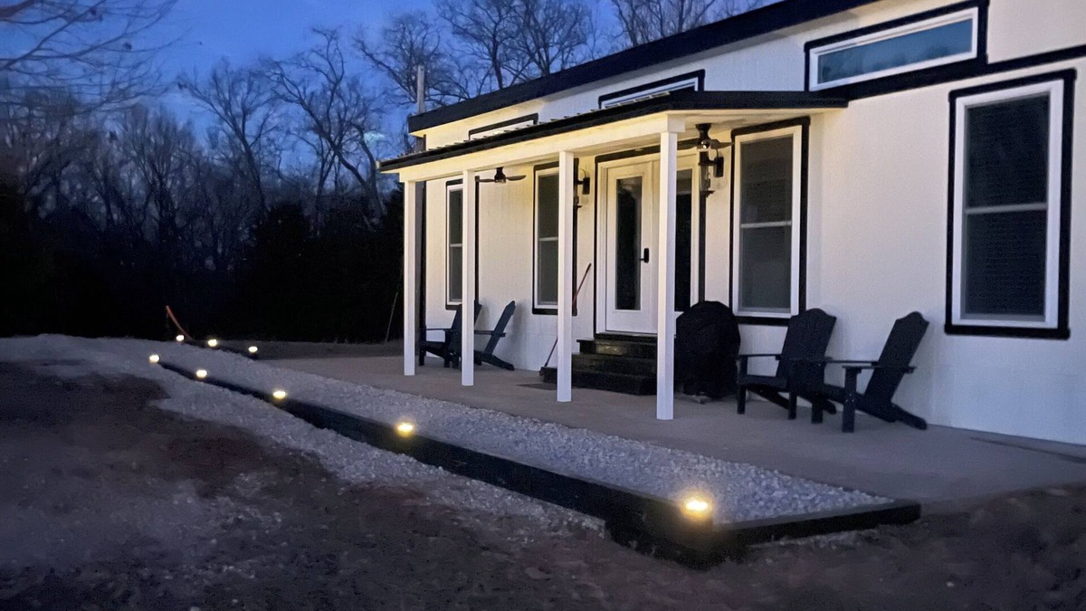 Lake Forest Estates House | Goforth into Nature, a charming 1-bdrm home in the quiet Bloomsdale countryside.