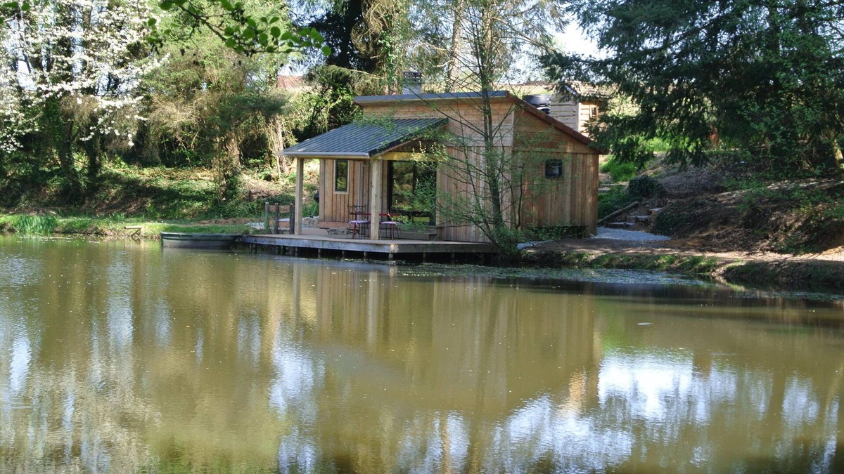 Saint-Priest-les-Fougeres Cabin | GoGreen Cabin in the heart of rural France on a private lake