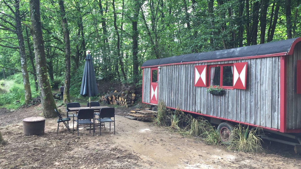 Saint-Priest-les-Fougeres House | GoGreen Roulotte - a unique Shepherd Hut on private lake in Rural France