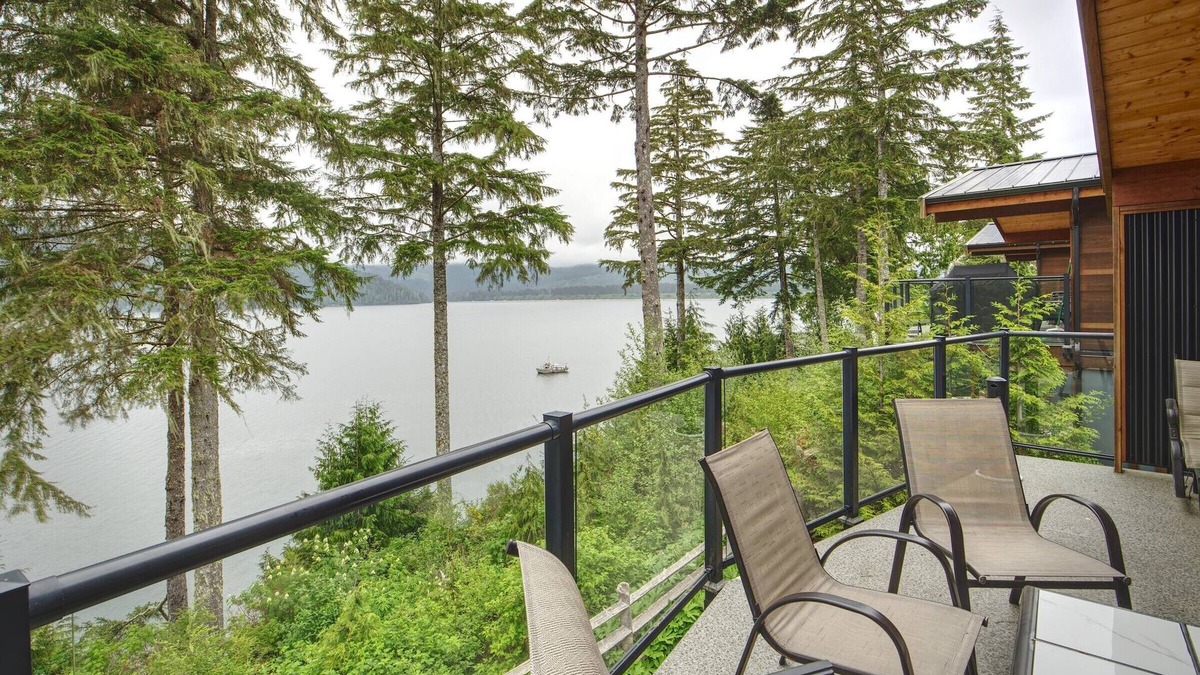 Port Renfrew Cottage | Going Coastal A+B, oceanfront view, pet friendly sleep a total of up to 10