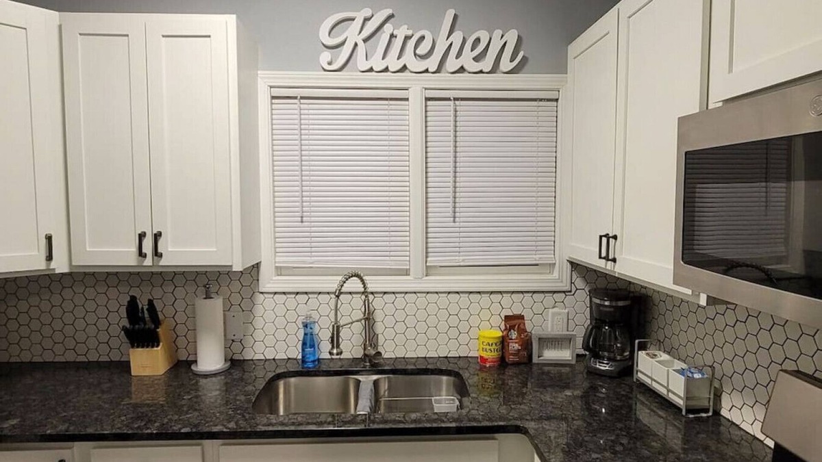 Grand Rapids Apartment | Gold 1 · Retreat Suite 2 - Cozy Downtown Getaway