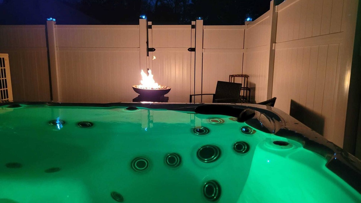 East Sandwich House | Gold Anchor Cottage - private hot tub getaway!