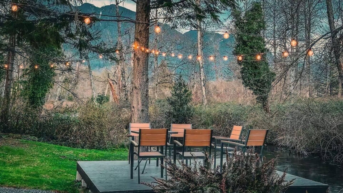 Gold Bar House | Gold Bar Basecamp – Modern and spacious riverfront home w/hot tub