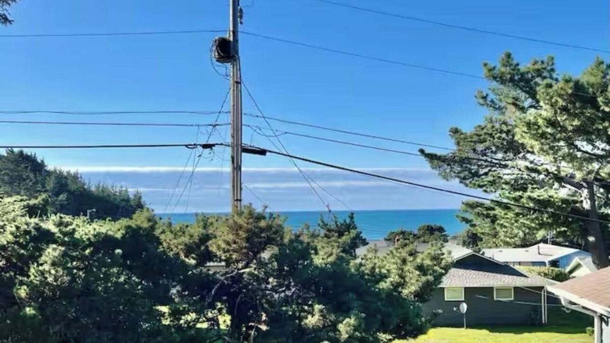 Gold Beach House | Gold Beach’s favorite family friendly two-story home with ocean views.