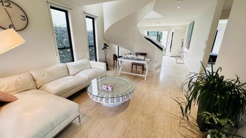 Benowa Apartment | Gold Coast Golf Course Villa
