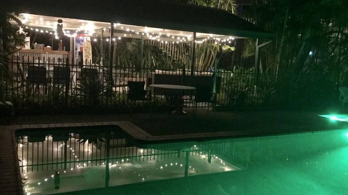 Gaven Apartment | Gold Coast Tropical Hideaway