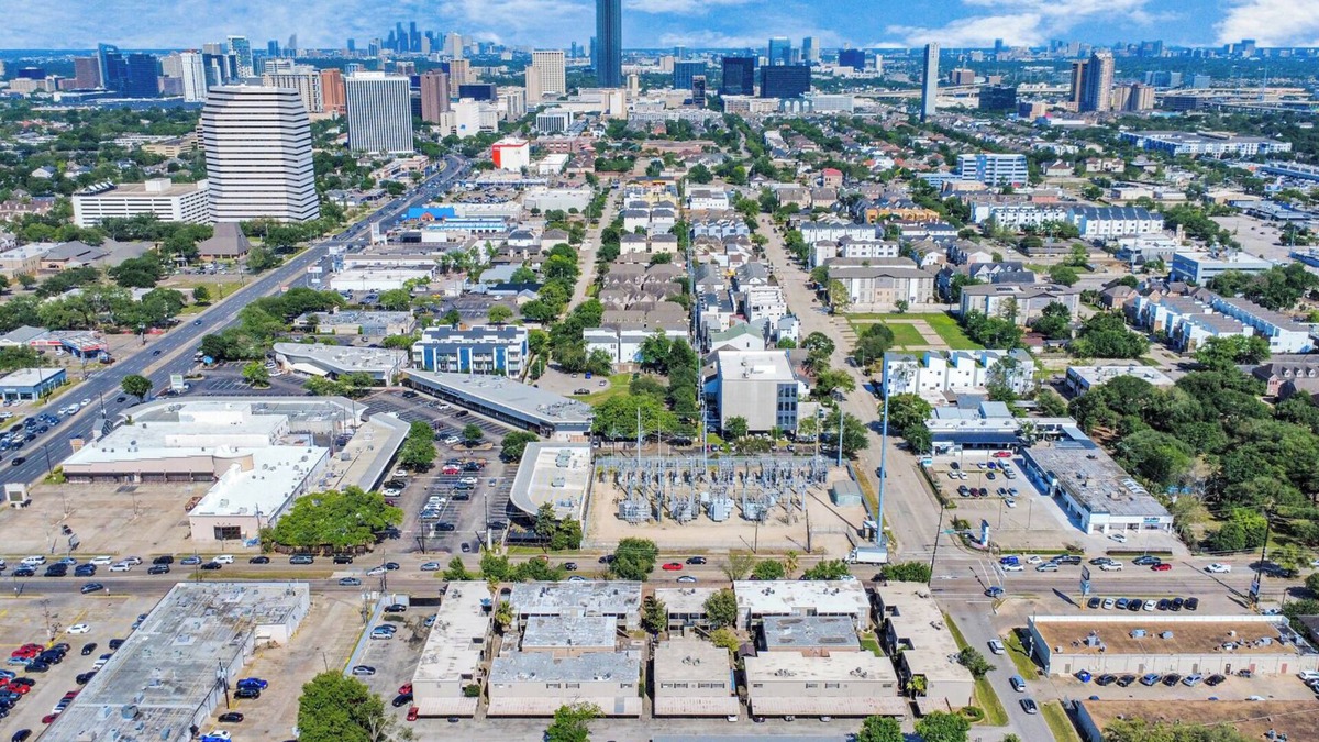 Houston Apartment | Gold cup,Wrk frm home,Galleria,NRG,Pool,Sleeps 7, Keyshia Cole, Russ