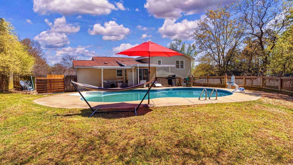 Fortson House | Gold Humingbird-All in one Family Getaway W/pool