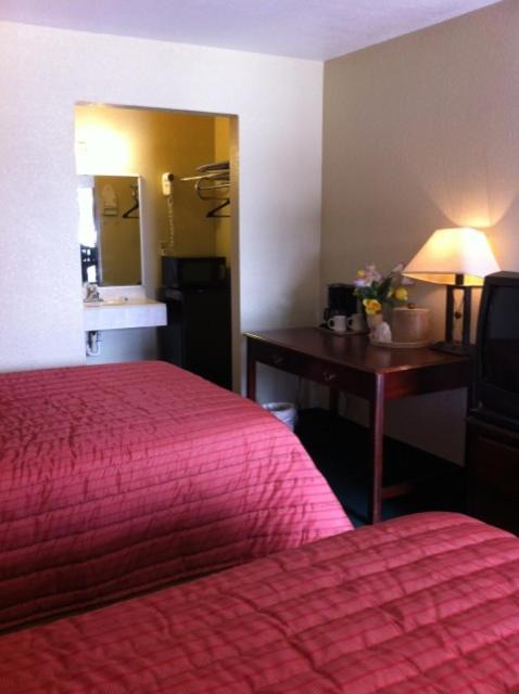 Hutchins Hotel | Gold Inn