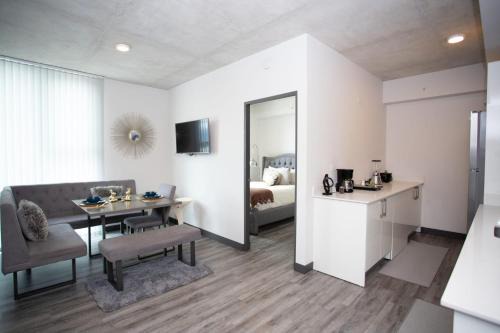 Mata Redonda Apartment | Gold Rabbit at 26, City Views and Wonderland Vibes!