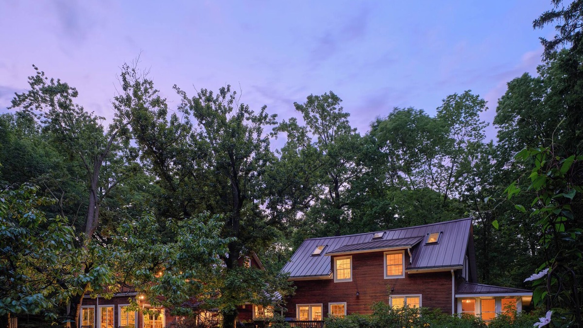 Union Pier House | Goldberry Woods Estate on 30 acres with Farm/Kayaks/Trails/Pool/Beach- Sleeps 50