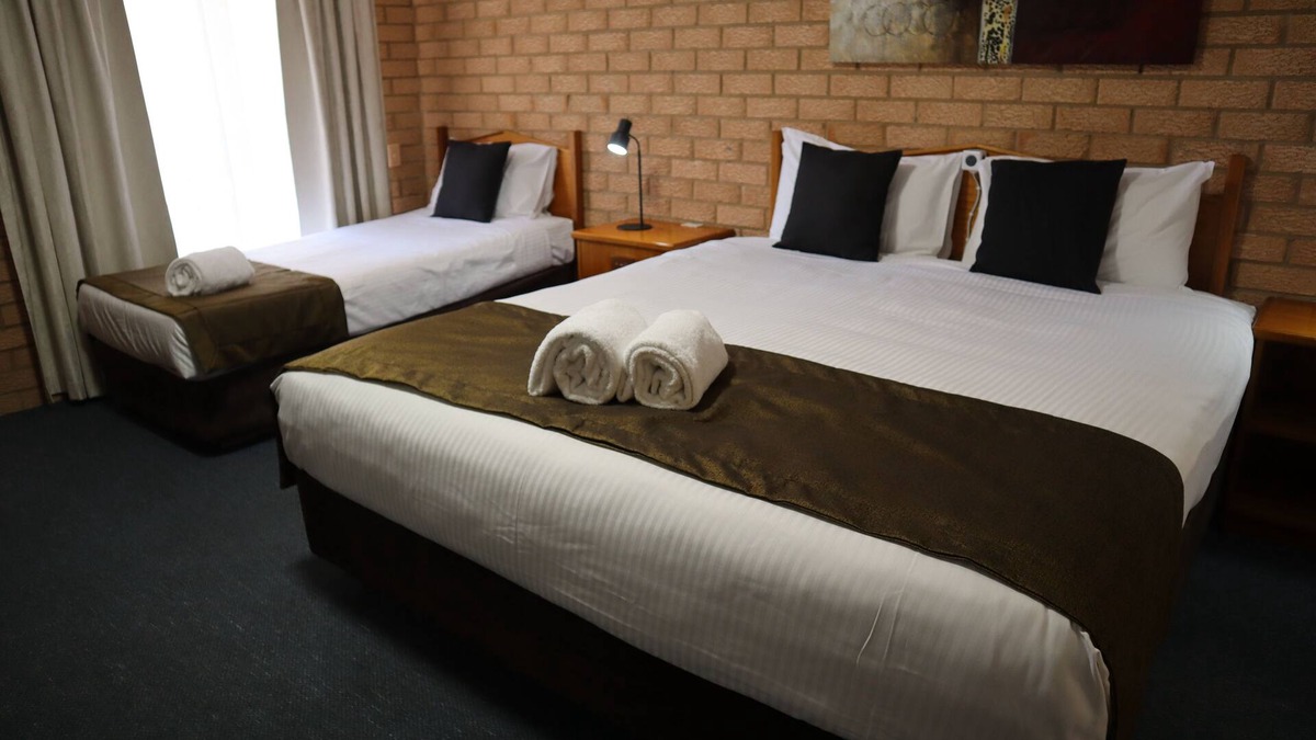 Cowra Hotel | Golden Chain Aalana Motor Inn