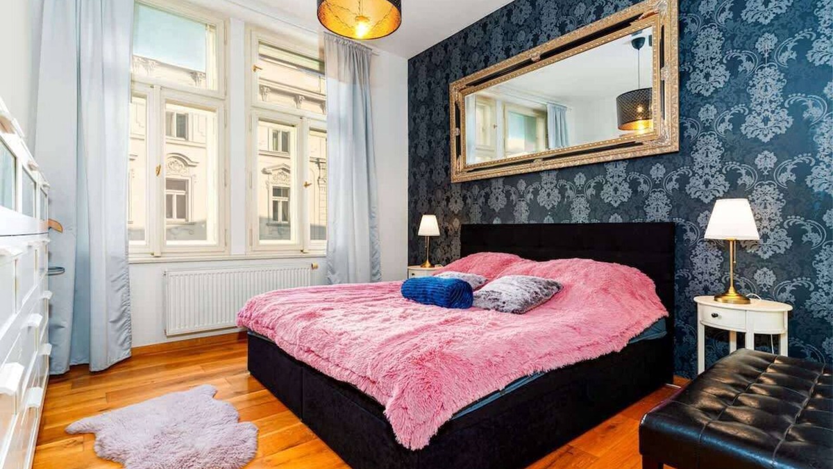 Prague 2 Apartment | Golden Dog Kingdom Su