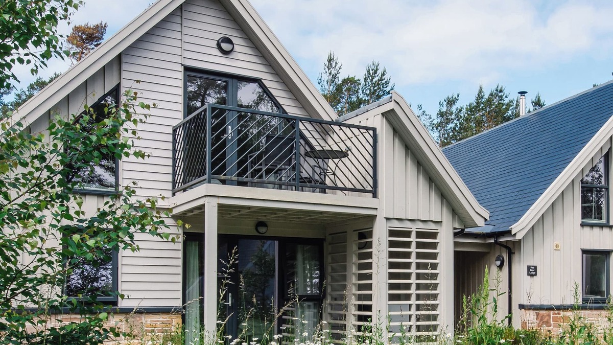 Alvie Cottage | GOLDEN EAGLE LODGE, pet friendly, luxury holiday cottage in Aviemore