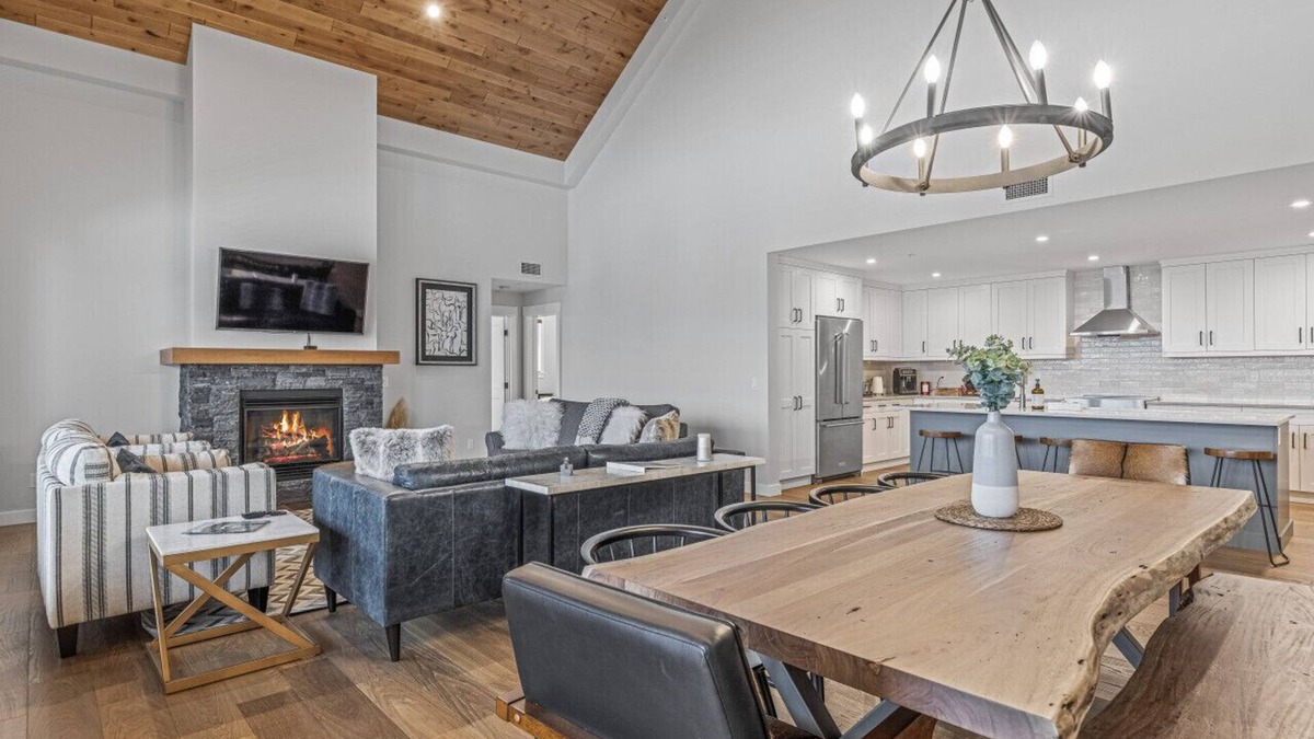 Canmore Condo | Golden Eagle's Nest, Nest in the Rockies
