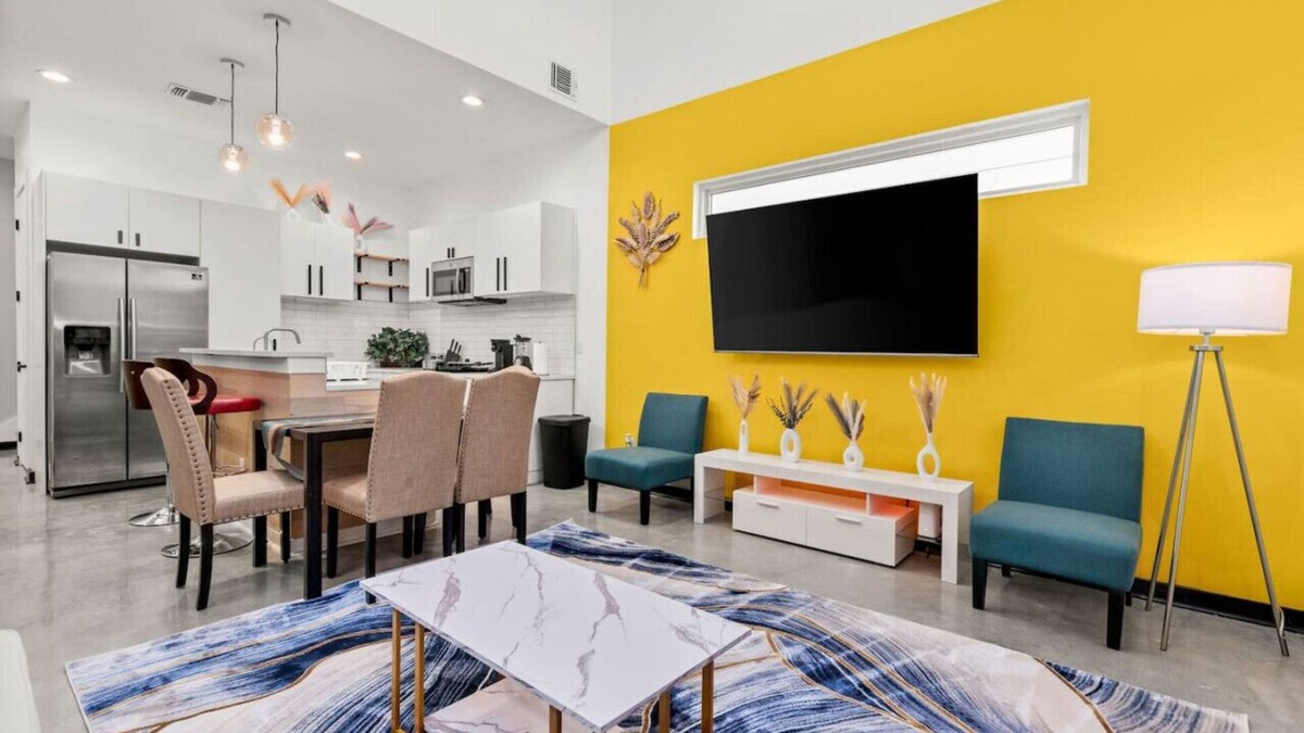 Eastside Promise Neighborhood House | Golden Game Haven: mins to Alamo, AT&T, Fort Sam