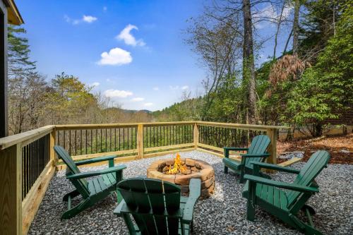 Ridgeline Vistas House | Golden Getaway - Mountain Views, Hot Tub, Outdoor Fire Pit, Cozy Accommodations - Mineral Bluff, GA