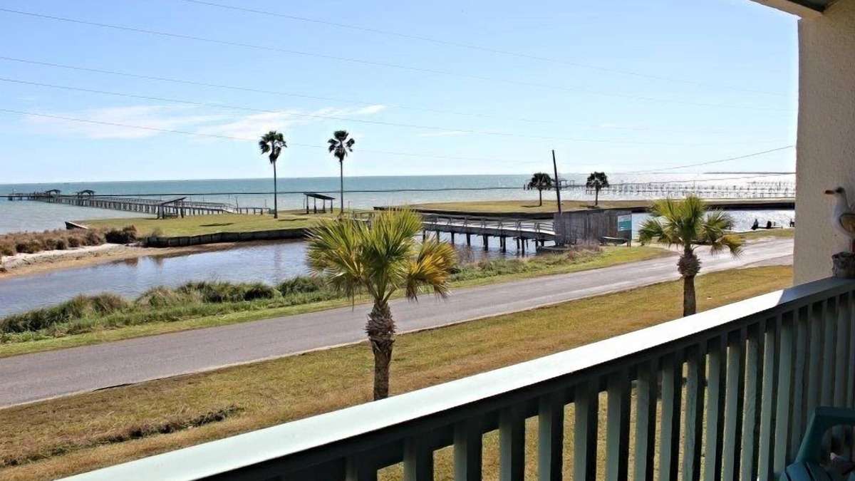 Sailhouse Condo | Golden Gull | Million Dollar Views & Bay Breezes