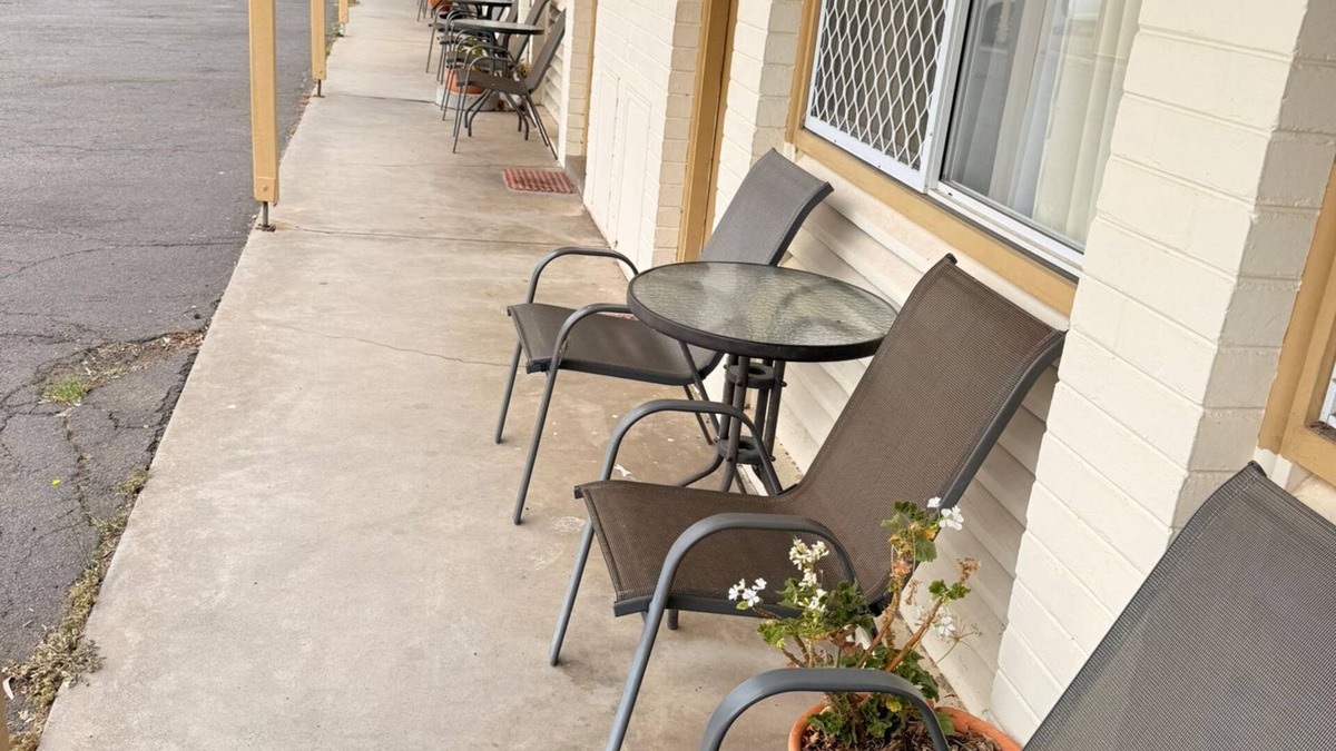 Golden Square Hotel | Golden Hills Motel