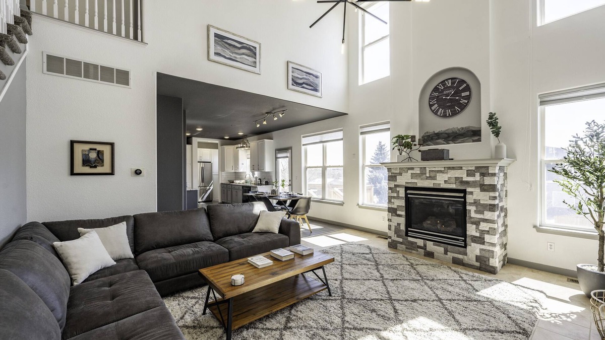 Pleasant View House | Golden Home on the Hill near Red Rocks