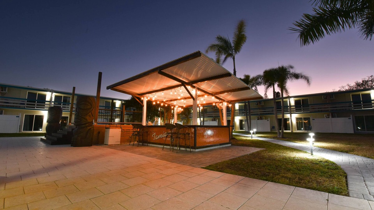 Indian Beach Sapphire Shores Hotel | Golden Host Resort - Sarasota