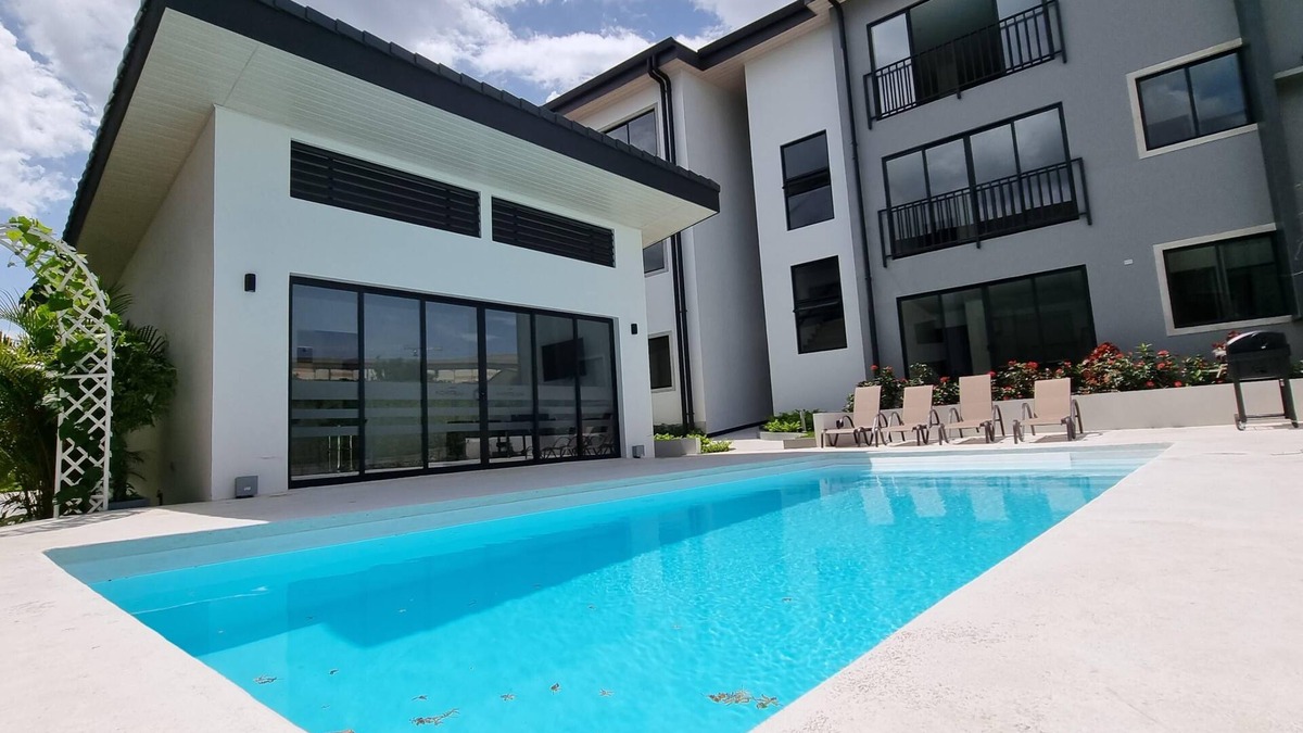 Alajuela Apartment | Golden Loft with AC, Pool, 5 min from the Airport!