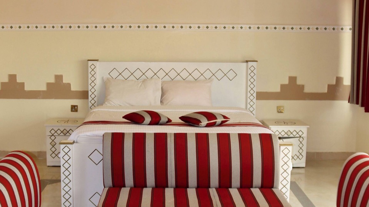 Jalan Bani Buhassan House | Golden Palm Oasis - Royal Palm Suite