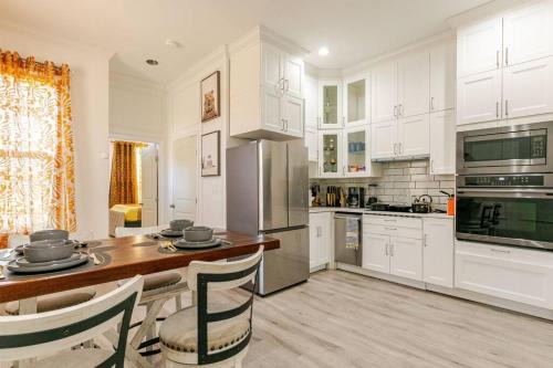 Downtown St. Louis Apartment | Golden Pearl with all you need within and around