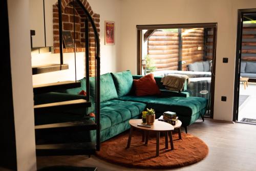 Vinica House | Golden Pinpoint