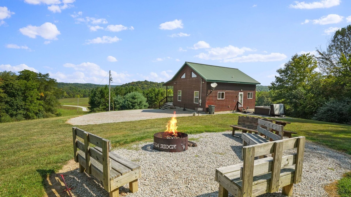 Logan Cabin | Golden Ridge in Hocking Hills on 62 acres, hot tub
