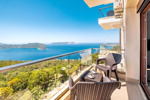 Kas House | Golden Rose Suit pension