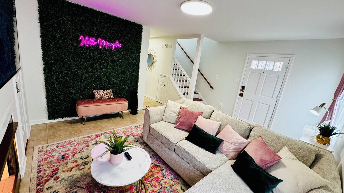 University District House | Golden Rose Townhome, 2br-2.5ba Near UofM/Highland Strip