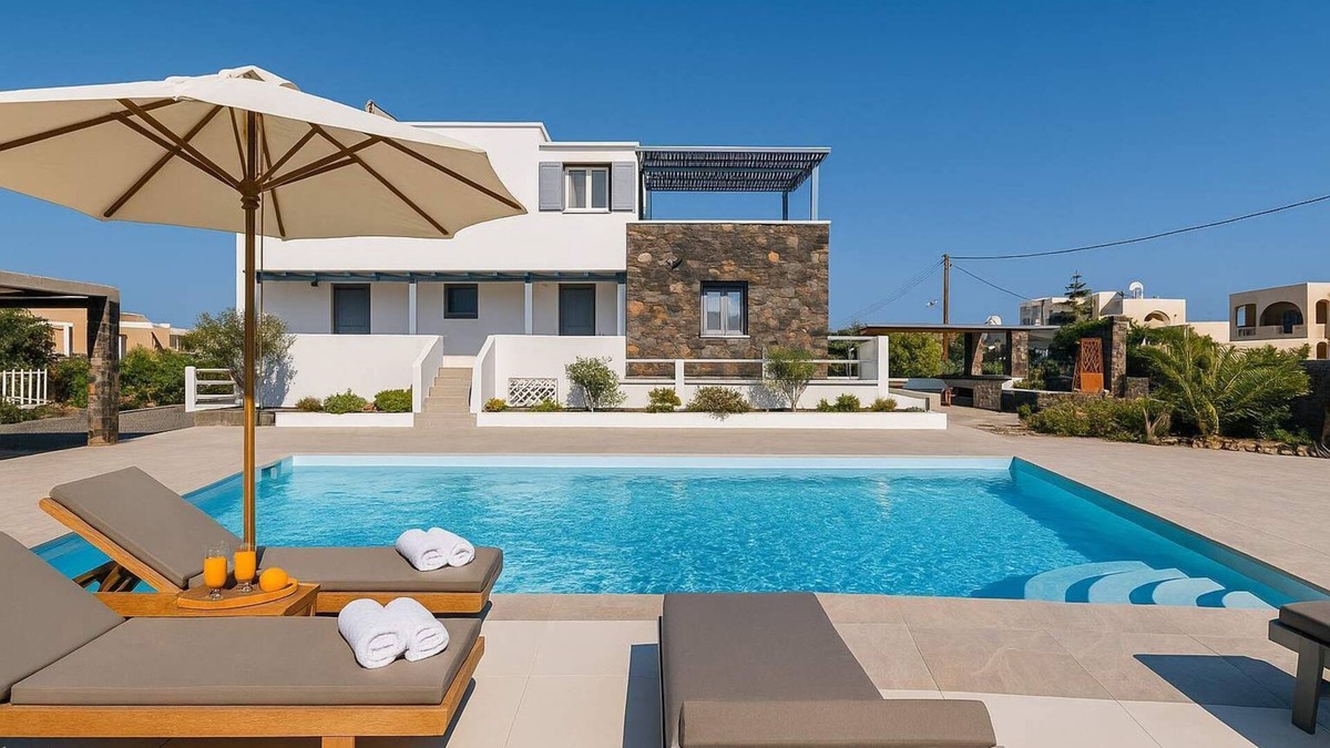 Agia Paraskevi Apartment | Golden Sunrise Suites - Santorini Superior Suite