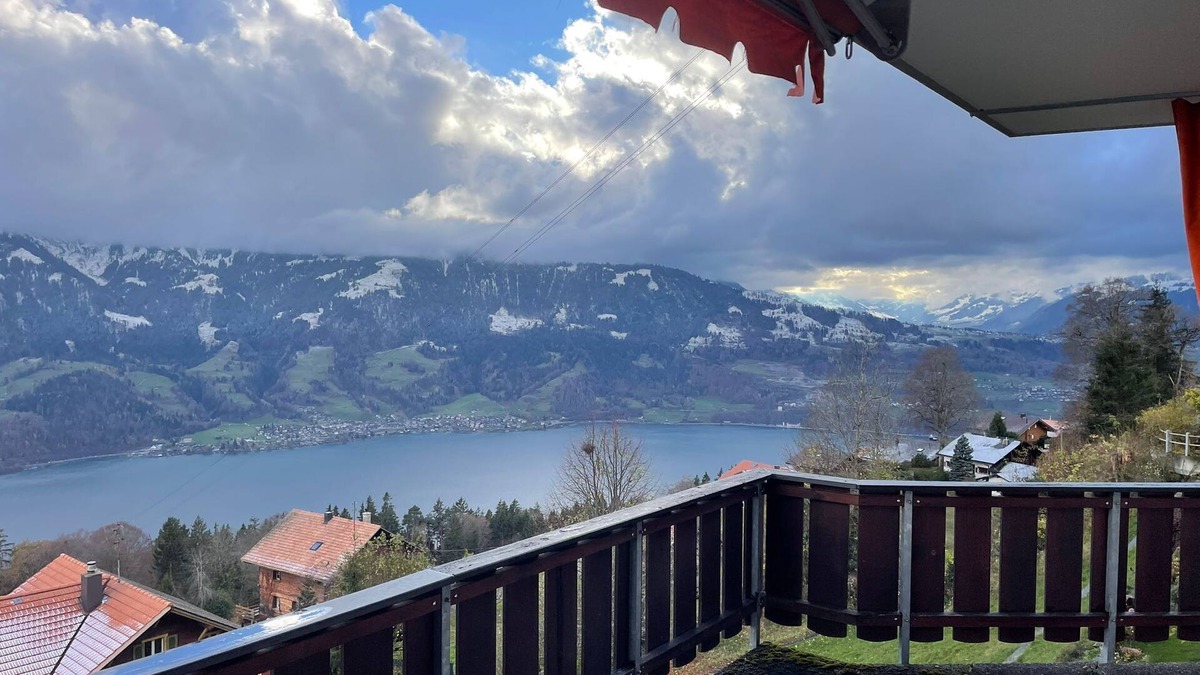 Sundlauenen Apartment | Golden view of the lake and Mountains