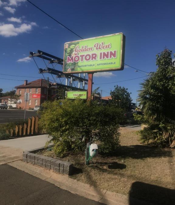Miles Hotel | Golden West Motor Inn